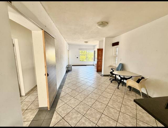 2 BEDROOM APARTMENT TO LET IN WINDSOR EAST